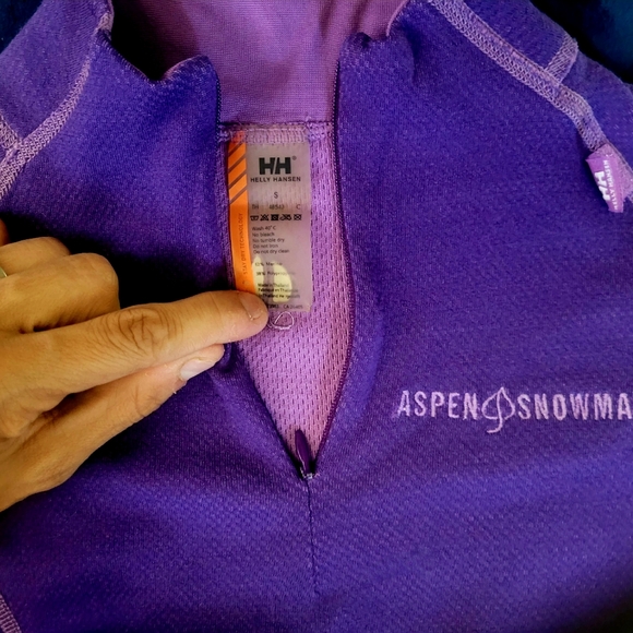 Small - Helly Hansen 1/4 zip - Picture 2 of 3